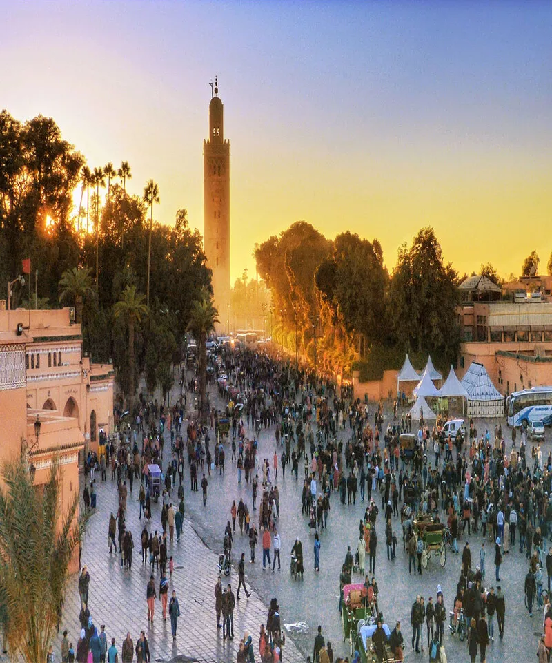 Avventure in piazza a Marrakech e tour a piedi