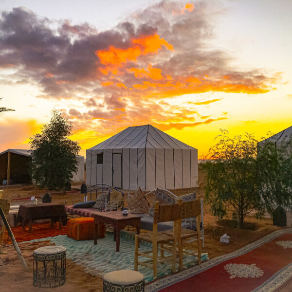 Tramonto nel deserto durante il campo di Merzouga