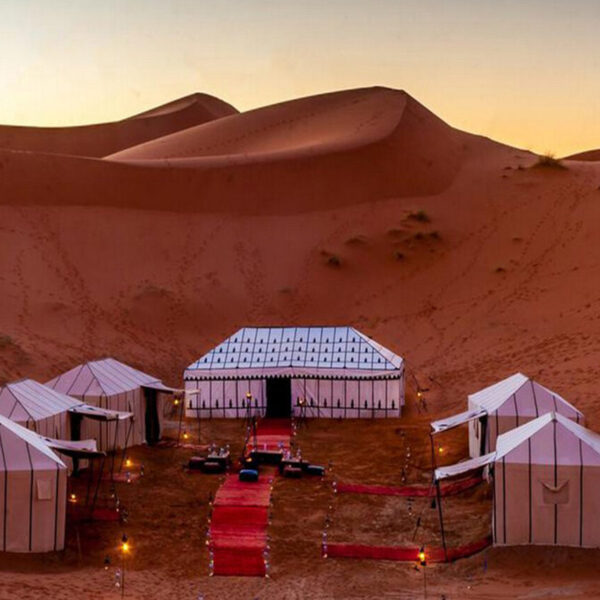 Campo nel deserto nel nostro tour di 3 giorni in Marocco da Marrakech a Fes.