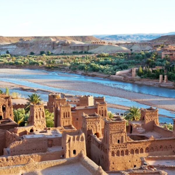 La Kasbah di Ait Benhaddou e il fiume Ounila sul retro.