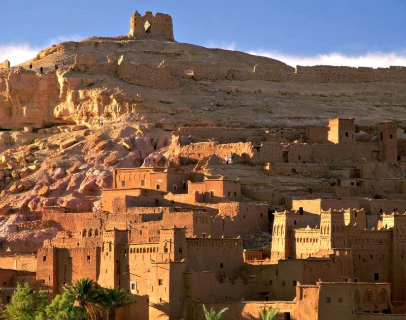 Vista panorámica de la Kasbah de Ait Benhaddou en Marruecos durante el viaje de 5 días de Tetuán a Marrakech.