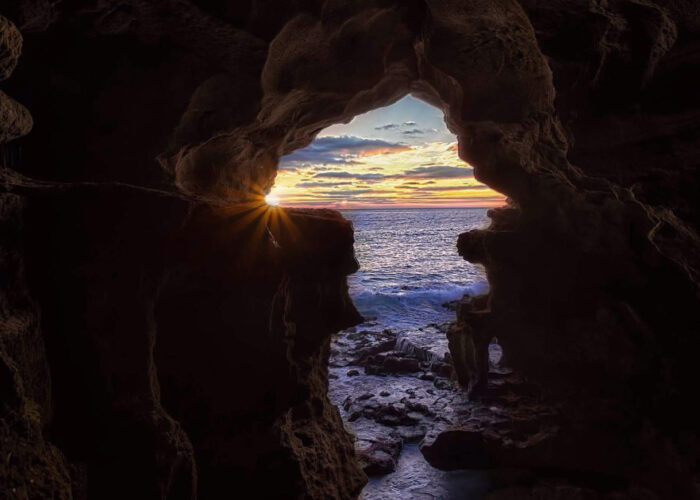 La grotta di Ercole in riva all'oceano durante il nostro tour di 9 giorni da Tangeri a Marrakech attraverso il deserto.