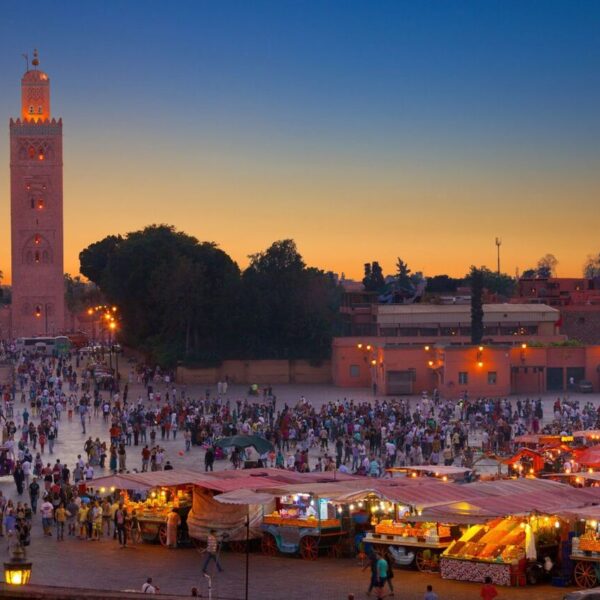 La piazza di Jamaa El Fna a Marrakech durante l'avventura di 4 giorni da Tetouan.