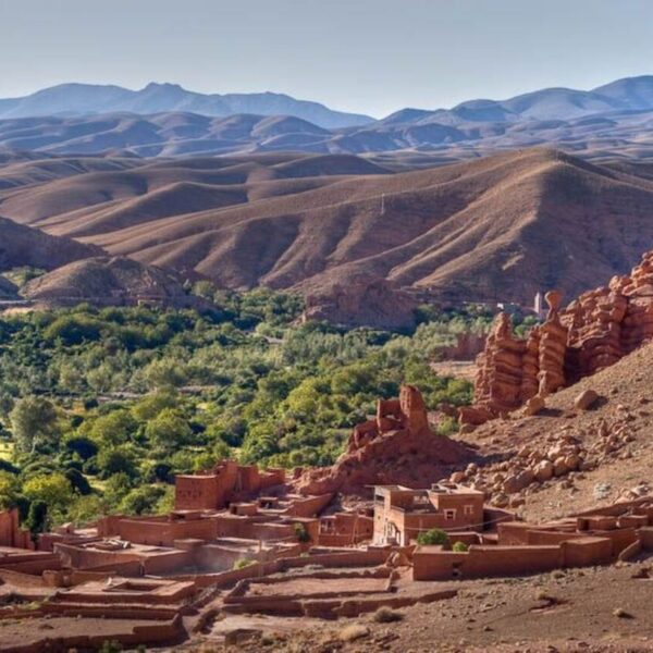 The Atlas mountains in Morocco with our 9-day desert tour from Tangier.