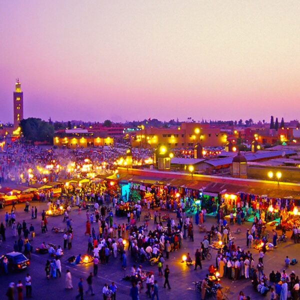 La piazza di Marrakech di sera.