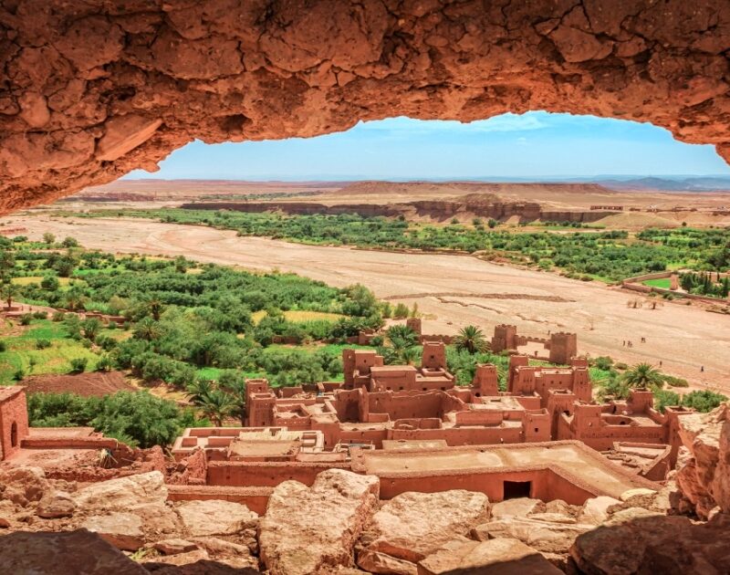 An arc showing the Kasbah of Ait Benhaddou during the 4-day tour from Marrakech to Tangier.