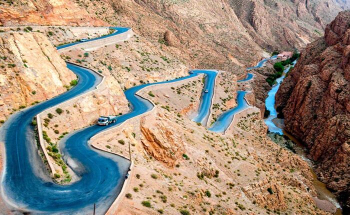 Curvey road in Morocco: an attraction during the 7-day tour from Marrakech to Tangier.