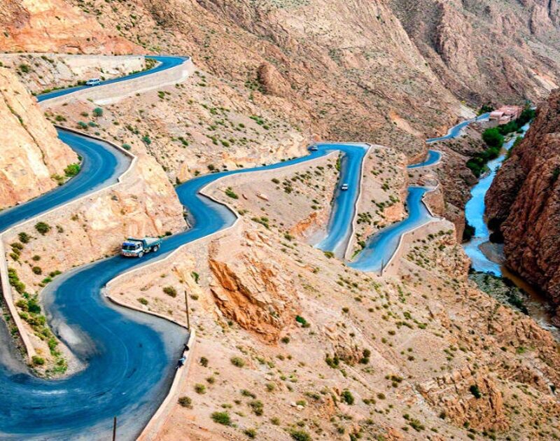 Curvey road in Morocco: an attraction during the 7-day tour from Marrakech to Tangier.