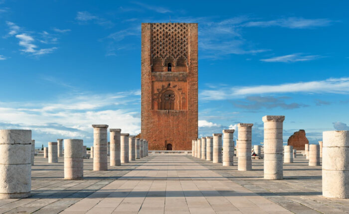 Il minareto della Torre di Hassan a Rabat durante il nostro tour del deserto di 5 giorni da Casablanca.