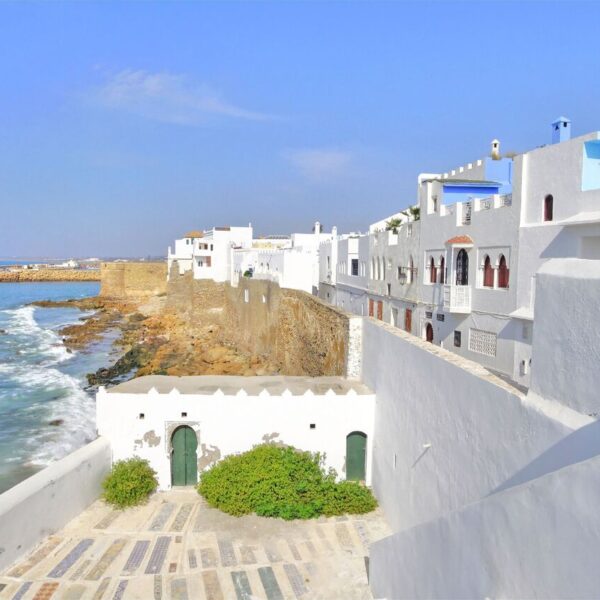 Casas blancas de Asilah en Marruecos