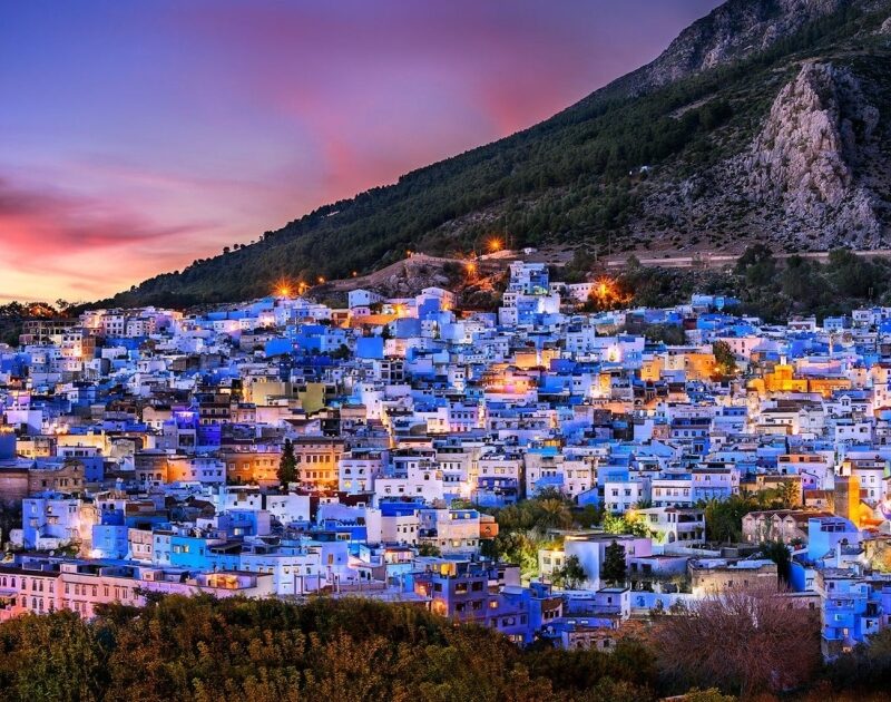 La ciudad azul de Marruecos al atardecer con el viaje de 12 días a Marruecos desde Fez.