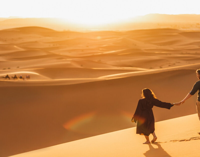 A couple enjoying the 2-day desert tour from Marrakech to Merzouga.