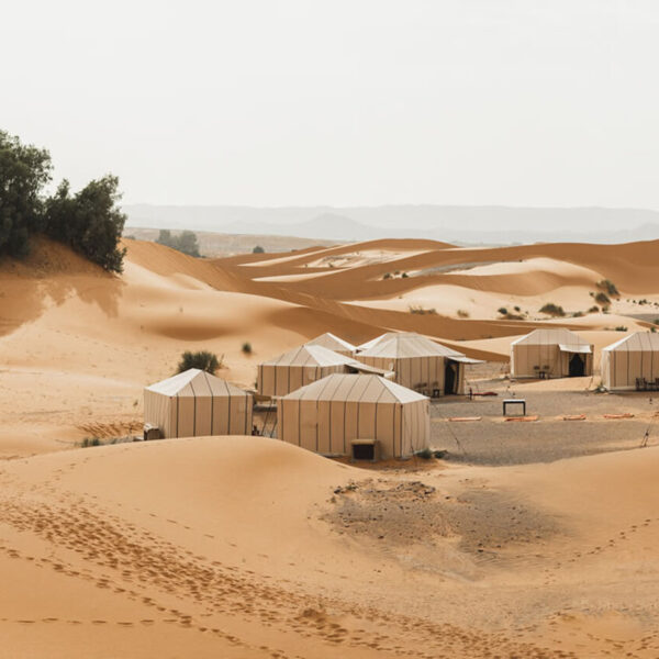 Un campo nel deserto a Merzouga: dove soggiornare durante il viaggio di un giorno da Marrakech