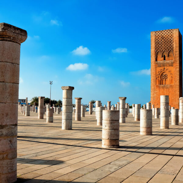 Minarete de la Torre Hassan: durante el viaje de 6 días de Essaouira a Merzouga, Marrakech, Casablanca y Fez.