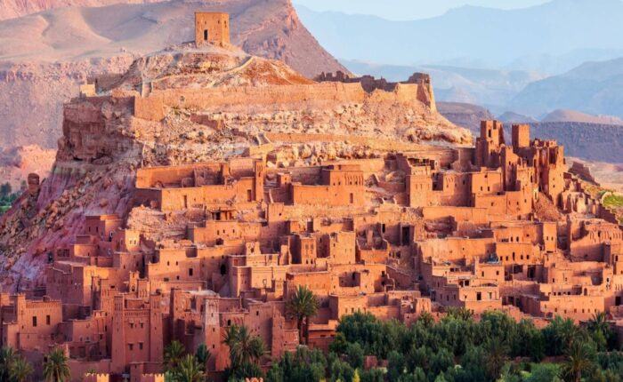 La fortaleza de la Kasbah de Ait Benhaddou durante el recorrido de 14 días por Marruecos desde Marrakech.